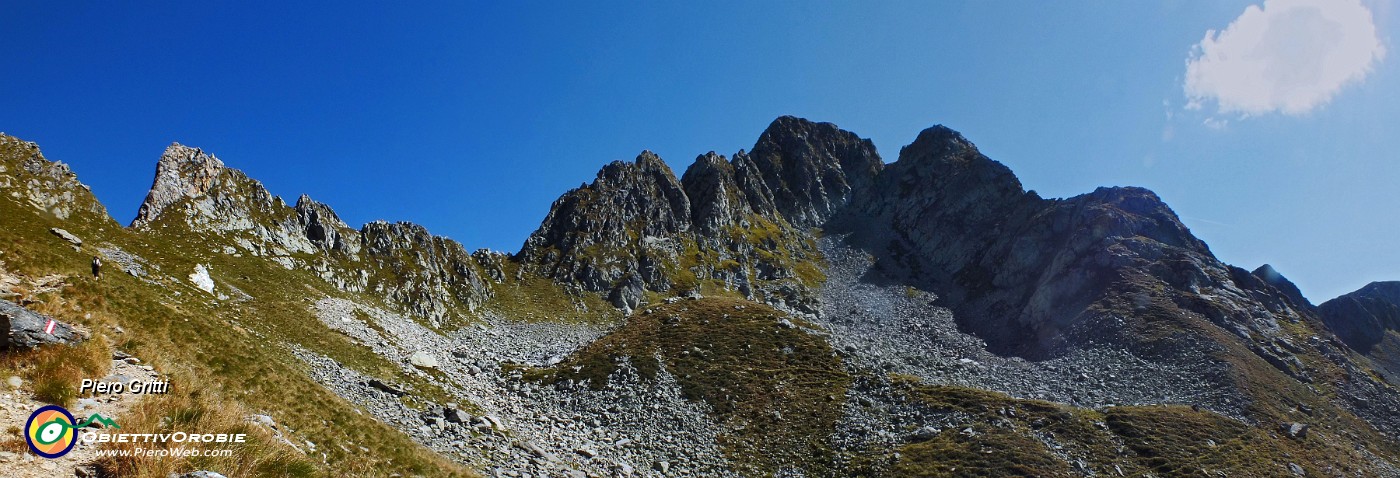 70 Panoramica sulla Bocchetta dei Lupi e Cima Cadelle.jpg